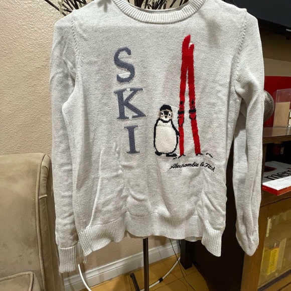 Sweaters - Picture 1 of 4